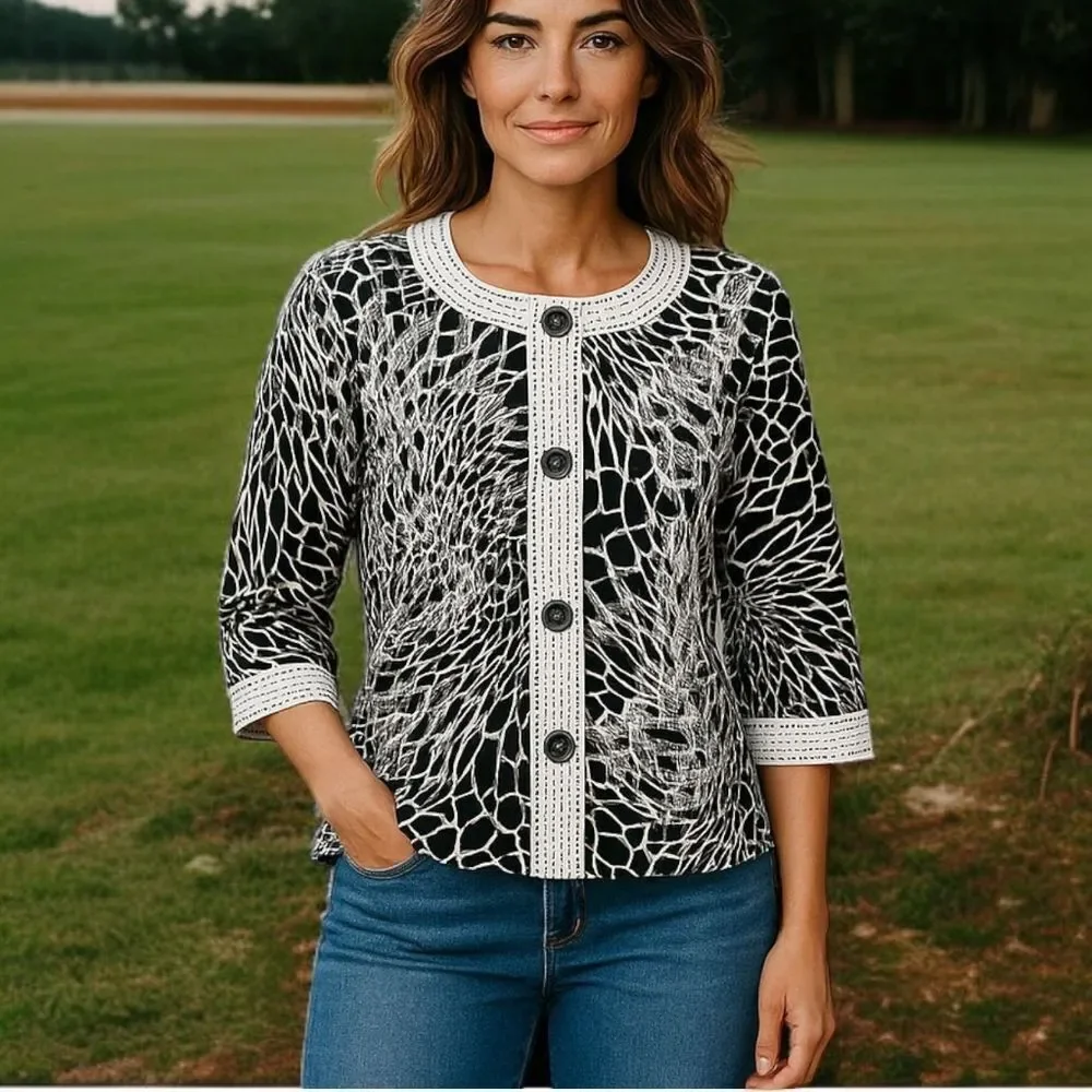 Chicos Floral Sequin Jacket S White Black Embellished 3/4 Sleeve Button‎ Front